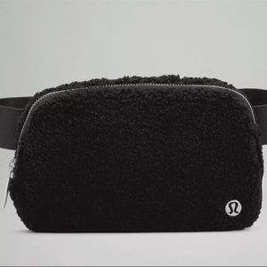 Lululemon Everywhere Fleece Belt Bag (Black)